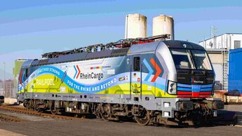 Lok von RheinCargo. Das Unternehmen setzt wegen des Niedrigwassers zusätzliche Güterzüge für die Hüttenwerke Krupp Mannesmann ein.