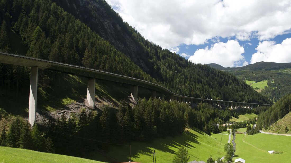 Lueg most na delu autoputa AKSNUMKS Brenner u Austriji 