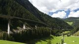Luegbrücke auf Strecke der Brennerautobahn A13 in Österreich 