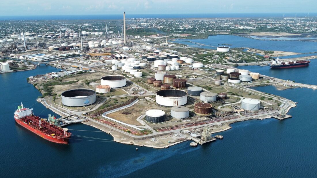 Luftaufnahme des Hafens von Willemstad, dem Haupthafen von Curaçao