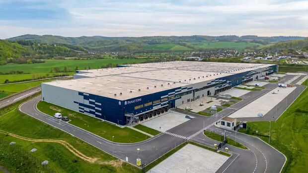 Luftaufnahme des Panattoni Parks Bad Hersfeld Ost in Herleshausen. Maersk mietet den kompletten Logistikpark mit rund 71.800 Quadratmetern.
