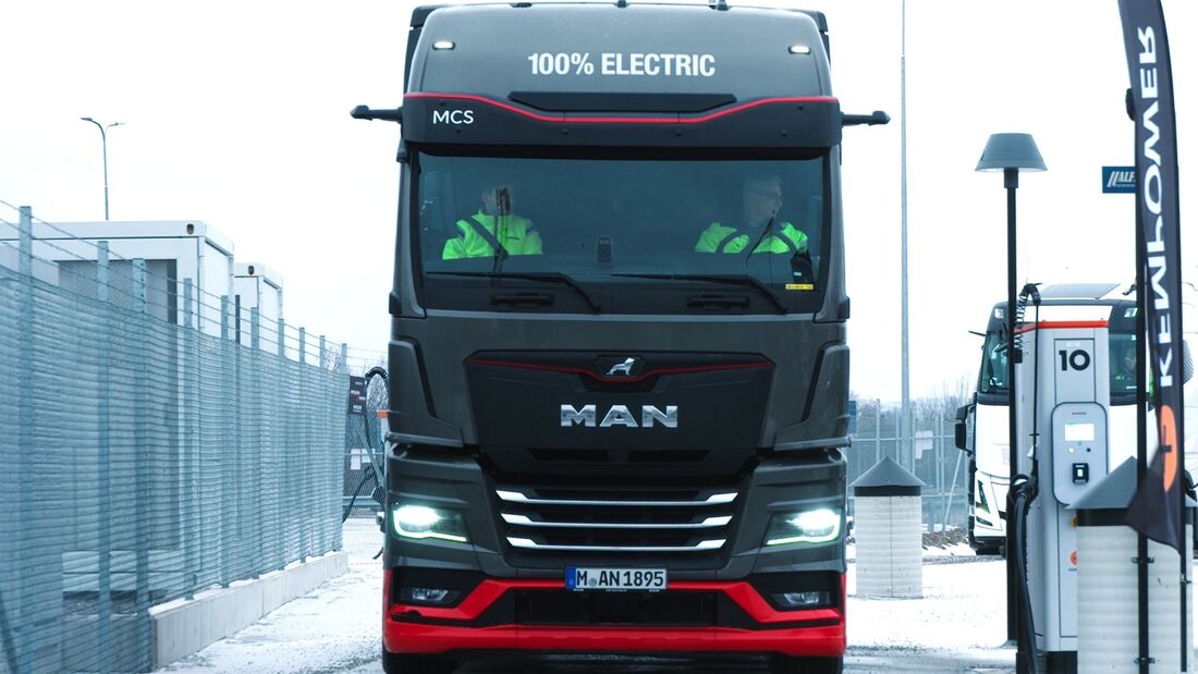 MAN eTGX lädt öffentlich mit rund 750 kW im Megawatt 
Charging System (MCS) bei Minusgraden