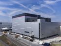 MAN startet mit der Serienproduktion von Batterien für elektrische Lkw. Das Unternehmen investierte rund eine halbe Milliarde Euro in den Standort.