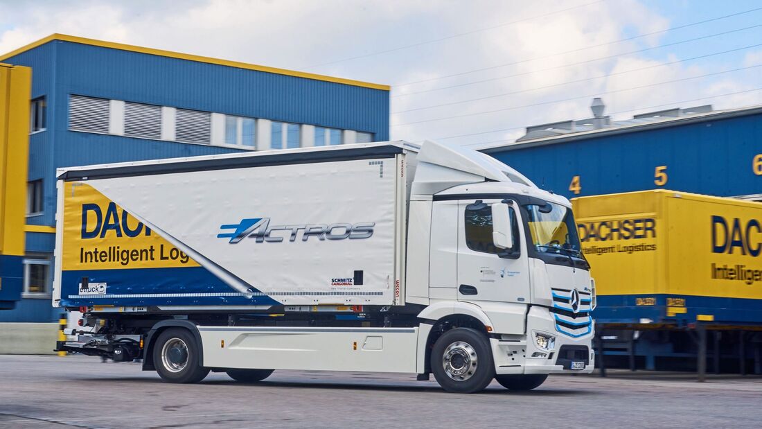 Mai 2019: Übergabe Mercedes-Benz eActros an Dachser

May 2019: Handover Mercedes-Benz eActros to Dachser