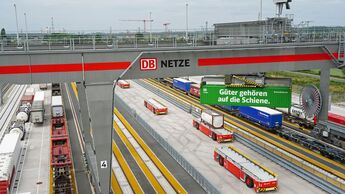 MegaHub Lehrte >< DB Cargo "Güter gehören auf die Schiene" (Symbolbild)