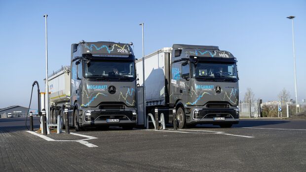 Megawattladen im Langstrecken Härtetest: Mercedes Benz Trucks schickt eActros 600 von Deutschland nach Schweden
Megawatt charging in long-haul endurance test: Mercedes Benz Trucks sends eActros 600 from Germany to Sweden