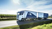 Mercedes-Benz Actros 2545 L 6x2, neue Generation, Exterieur, weiß, OM 471 Euro VI mit 330 kW (449 PS), 12,8 L Hubraum, 2,5m L-StreamSpace-Fahrerhaus, Trailer: Krone Mega Liner // Mercedes-Benz Actros 2545 L 6x2, latest generation, Interior, dinamica star black, OM 471 Euro VI rated at 330 kW/449 hp, displacement 12.8 l, 2.5 m L-StreamSpace cabin, trailer: Krone Mega Liner