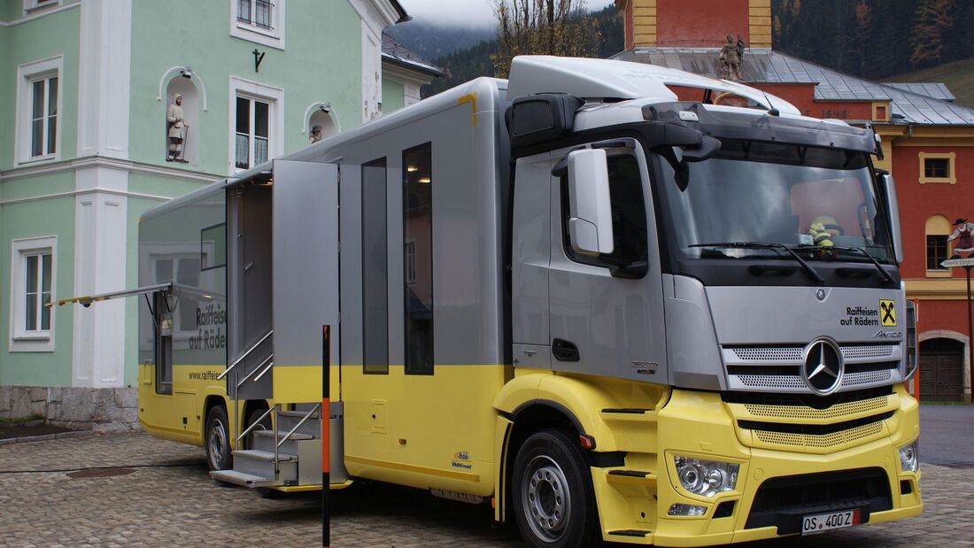 Mercedes-Benz Antos als mobile Bankfiliale.