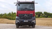 Mercedes-Benz Arocs 1845 LS 4x2, Exterieur, antikrot metallic, L-Fahrerhaus, ClassicSpace, OM 471 Euro VI mit 330 kW (449 PS), 12,8 L Hubraum, 12-Gang Mercedes PowerShift 3, Hydraulik Auxiliary Drive, Spurhalte-Assistent, Stabilitätsregel-Assistent, Aufmerksamkeits-Assistent, MirrorCam, Multimedia Cockpit, Predictive Powertrain Control, BiXenon-Scheinwerfer // Mercedes-Benz Arocs 1845 LS 4x2, Exterior, antique red metallic, L-Cab, ClassicSpace, OM 471 Euro VI rated at 330 kW/449 hp, displacement 12.8 l, 12-speed Mercedes PowerShift transmission 3, Hydraulik Auxiliary Drive, Lane Keeping Assist, Stability Assist, Attention Assist, MirrorCam, Multimedia Cockpit, Predictive Powertrain Control, BiXenon headlamps.