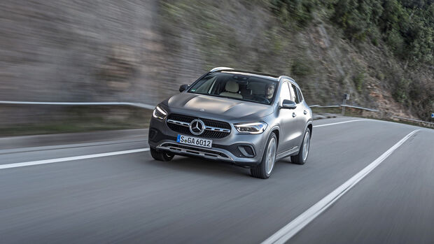 Mercedes-Benz GLA 220d mountaingrau magno; Leder - macchiatobeige/schwarz;Kraftstoffverbrauch kombiniert: 4,9-4,7 l/100 km; CO2-Emissionen kombiniert: 129–123 g/km

Mercedes-Benz GLA 220d mountain grey magno; Leather - macchiato beige/black;Fuel consumption combined: 4.9-4.7 l/100 km; combined CO2 emissions: 129-123 g/km