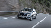 Mercedes-Benz GLA 220d mountaingrau magno; Leder - macchiatobeige/schwarz;Kraftstoffverbrauch kombiniert: 4,9-4,7 l/100 km; CO2-Emissionen kombiniert: 129–123 g/km

Mercedes-Benz GLA 220d mountain grey magno; Leather - macchiato beige/black;Fuel consumption combined: 4.9-4.7 l/100 km; combined CO2 emissions: 129-123 g/km