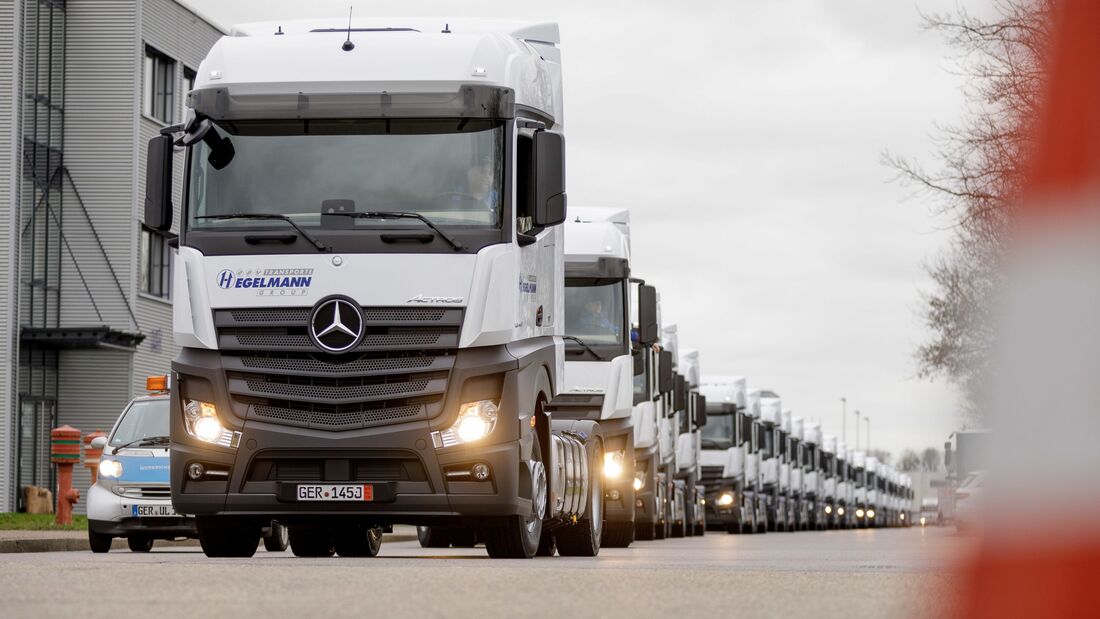 Mercedes-Benz Lkw: GroÃŸauftrag fÃ¼r WÃ¶rth: Logistikdienstleister Hegelmann Ã¼bernimmt 1000sten Mercedes-Benz Actros â€“ 500 weitere Fahrzeuge bereits bestellt