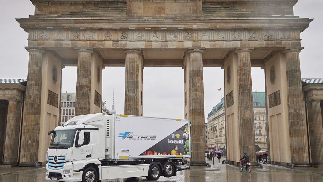Mercedes-Benz Lkw für den schweren Verteilerverkehr: Vollelektrische Versorgung von Supermärkten in Berlin: EDEKA startet Praxistest des Mercedes-Benz eActros

Mercedes-Benz truck for heavy-duty distribution: Fully electric transport to supermarkets in B