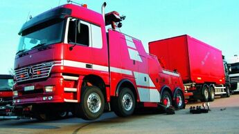 Mercedes-Benz-Lkw richtig abschleppen