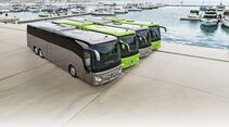 Mercedes-Benz Tourismo, Exterieur, viperngrün metallic, OM 936 Euro VI mit 260 kW (354 PS), 7,7 L Hubraum, 6-Gang Schaltgetriebe, Länge/Breite/Höhe: 12.295/2.550/3.680 mm, Bestuhlung: 1/49 // Mercedes-Benz Tourismo, Exterior, viper green metallic, OM 936 Euro VI rated at 260 kW/354 hp, displacement 7.7 l, 6-speed transmission, length/width/height: 12295/2550/3680 mm, seating: 1/49.