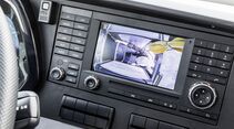 Mercedes-Benz Tourismo M/2, Interieur, Sitzbezüge: schwarz schwarz,
OM 470 Euro VI mit 335 kW (455 PS), 10,7 L Hubraum, 8-Gang Mercedes PowerShift, BiXenon-Scheinwerfer, Länge/Breite/Höhe: 13.115/2.550/3.680 mm, Bestuhlung: 1/48 // Mercedes-Benz Tourismo M/2, Interior, seat covers: black black, OM 470 Euro VI rated at 335 kW/455 hp, displacement 10.7 l, 8-speed Mercedes PowerShift transmission, BiXenon headlamps, length/width/height: 13115/2550/3680 mm, seating: 1/48.