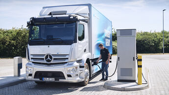 Mercedes-Benz Trucks treibt Elektrifizierung weiter voran – eActros LongHaul geht 2022 auf die Straße

Mercedes-Benz Trucks continues to drive electrification forward - eActros LongHaul to hit the road in 2022