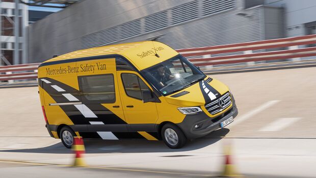 Mercedes-Benz Van Testing