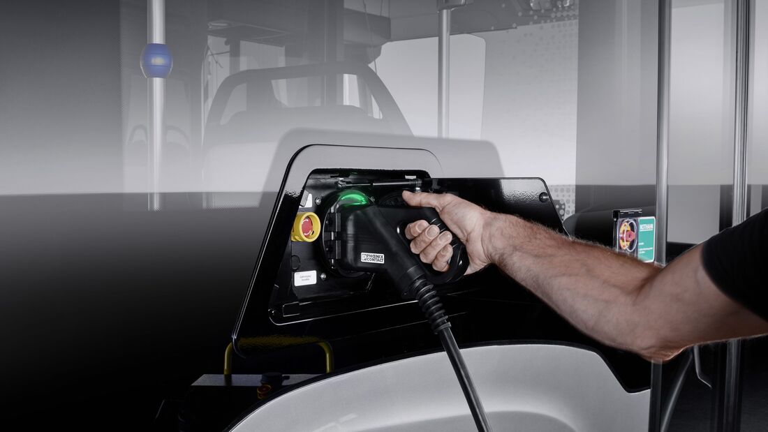 Mercedes-Benz eCitaro: Auf Nummer sicher im Elektrobus: Das umfassende Sicherheitskonzept des Mercedes-Benz eCitaro - von der Mitarbeiterschulung bis zum Rettungsleitfaden

Mercedes Benz eCitaro: On the safe side in the electric bus: the all-round safety c
