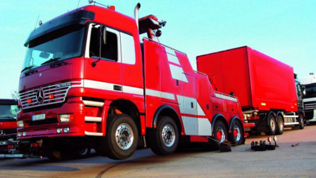 Mercedes-Lkw richtig abschleppen
