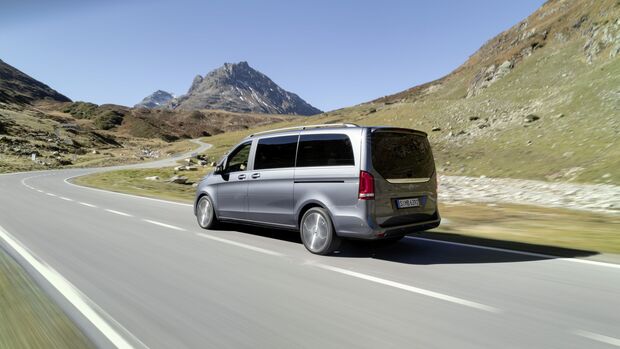 Mercedes V-Klasse 2019, fahrend, schräg, hinten, links