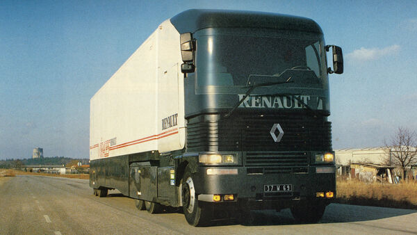 Mit dem "Virages", aus dem vier Jahre später der "AE" hervorgehen wird, wagt Renault 1986 den ganz großen Wurf.
