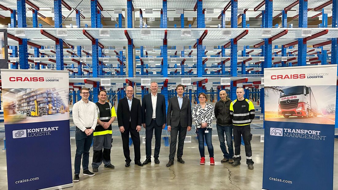 Mitarbeitende und Projektverantwortliche der Craiss Generation Logistik im neuen Logistikzentrum Augsburg. 
