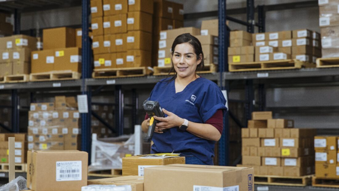 Mitarbeiterin von UPS Healthcare