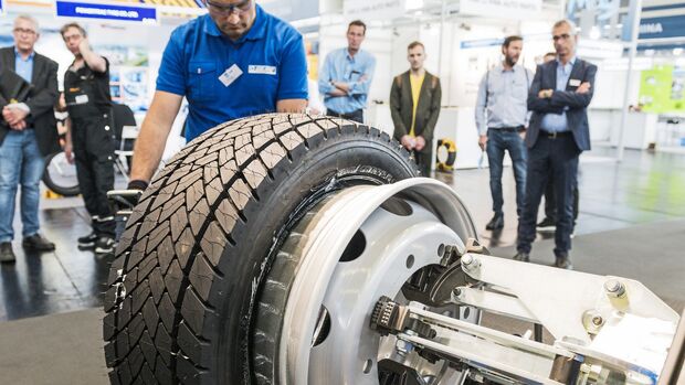 NFZ-Reifenmontage, Halle 8