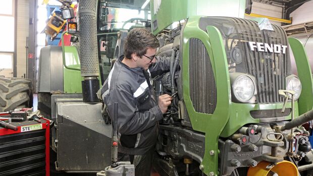 Neben dem Service für Scania und MAN sind Landmaschinen für den Raiffeisen-Betrieb ein wichtiges Standbein.