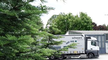 Neu in der Schwarz-Firmengruppe: Die Blitz-Lkw sind weiß.