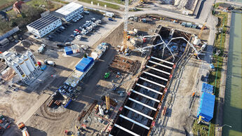 Neubau Rheine-Schleuse, Iveco im Einsatz bei Potthoff Beton, FF 3/2026, https://www.eurotransport.de/tv/schleusensanierung-rheine-lkw-sichern-den-neubau-der-schleuse/