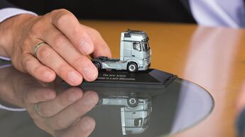 Neuer Mercedes Actros von Herpa in 1:87.
