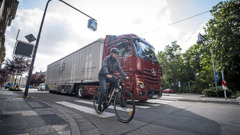 Neuer Mercedes-Benz Actros mit MirrorCam 

New Mercedes-Benz Actros with MirrorCam