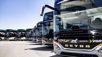 Neun neue Wieselbusse

Nine new weasel buses