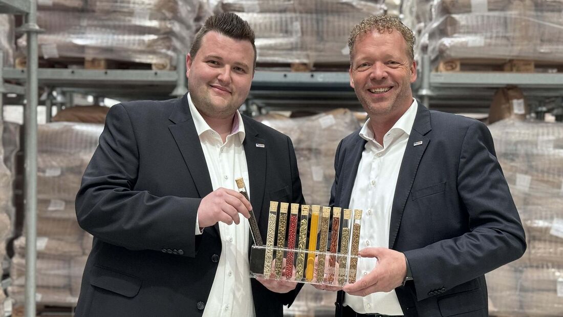 Niederlassungsleiter Luca Sievers (links) und der geschäftsführende Gesellschafter Jürgen Greiwing im Megacenter Hamburg.