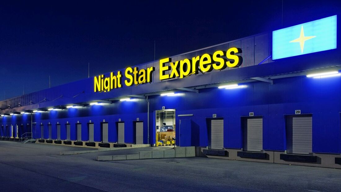 Night Star Express, Lager, Halle, Nacht