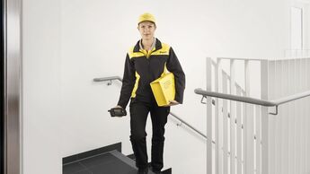 Österreichische Post Paketzustellerin
