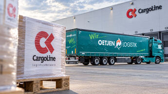 Oetjen-Lkw vor Cargoline-Standort: Oetjen Logistik wird zum 1. Januar 2027 neuer Partner des Stückgutnetzwerks.