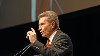 Oettinger fordert Investitionsgelder ein