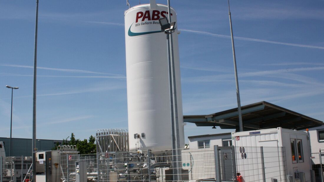 Pabst Transport hat auf seinem Betriebsgelände in Gochsheim eine eigene LNG-Tankstelle eröffnet.