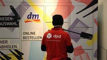 Paketstation beim Drogeriemarkt dm