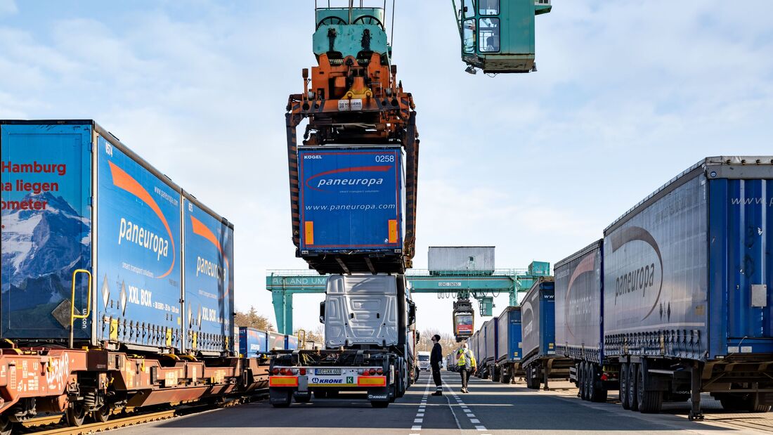 Paneuropa Transport aus Bakum erweitert das Streckennetz im Kombinierten Verkehr (KV) um die Verbindung Bremen– Piacenza (Italien) – auch, um die Probleme am Brenner zu umgehen.