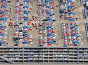 Parkdeck: EUROPA, DEUTSCHLAND, BREMERHAVEN, (EUROPE, GERMANY), 16.06.2010: Bremerhaven, Neuwagen,  warten auf Schiffstransport in das Ausland, Export, Kfz,   Reihe, warten, anstehen, Abtransport, voll, belegt, Parkplatz, Raumnot, Lager, Logistik, CO2, Benzin, Diesel, Treibstoff, Schlange, Daecher, Autoverladung,  Autos, PKW, Verladung,  Reihe, aufgereiht, Reihen, hintereinander, warten, Export, Wirtschaft, Luftbild, Luftansicht, Luftaufnahme, Auto, Absatz, Kriese, Stau,  Abwrackprämie, Abwrackpraemie, am, Ansicht, Ansichten, außen, Außenaufnahme,  aussen, Aussenaufnahme, Aussenaufnahmen, Auto, Autohersteller, Autokauf, Automarke, Automobilhersteller, Automobilindustrie, Automobilwirtschaft, Autos, BRD, Bundesrepublik, bunt, deutsch, deutsche, deutscher, deutsches, Deutschland, draußen, Draufsicht, Draufsichten, draussen, europäisch, europäische, europäischer, europäisches, Europa, europaeisch, europaeische, europaeischer, europaeisches, Fahrzeug, Fahrzeuge, General, Halde, Industrie, industriell, industrielle, industrieller, industrielles, Kfz, Kraftfahrzeug, Kraftfahrzeuge, Luftaufnahme, Luftaufnahmen, Luftbild, Luftbilder, Luftfoto, Luftfotos, Luftphoto, Luftphotos, menschenleer, Motors, Neuwagen, Neuwagenparkplatz, niemand, oben, PKW, PKWs, Parkhaus, Parkpalette, Tag, Tage, Tageslicht, tagsüber, tagsueber, Vogelperspektive, Vogelperspektiven, von, Wagen,