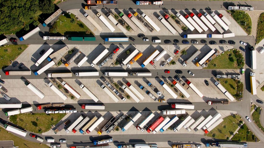 Parkplatzservice fÃ¼r Brummifahrer / Parking bay service for truck drivers