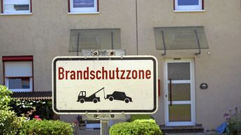 Parkverbot, Feuerwehreinfahrt, Schild