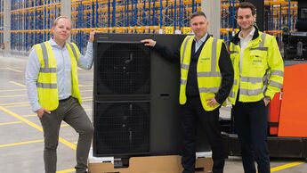 Partnerschaftliche Zusammenarbeit in Ladbergen (v. l.).: Nicolas Gallenkamp, CEO der Nosta Holding, Philipp Stephan, General Manager Supply Chain Europe bei Panasonic Heating Ventilation Airconditioning Europe und Jan Steinacker, Head of Contract Logistics Germany bei der Nosta Group.