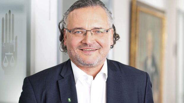 Peter Kollatz, Geschäftsführer, Fachbereiche und Recht