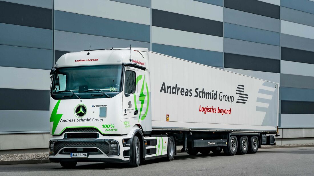 Pilotphase beendet: Der E-Lkw eActros 600 geht bei Andreas Schmid Logistik in den Regelbetrieb.