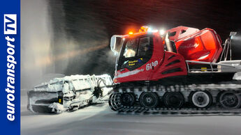 Pistenraupe im nächtlichen Einsatz im Schnee, angetrieben von HVO 100, mit eurotransportTV Logo links im Bild sichtbar.